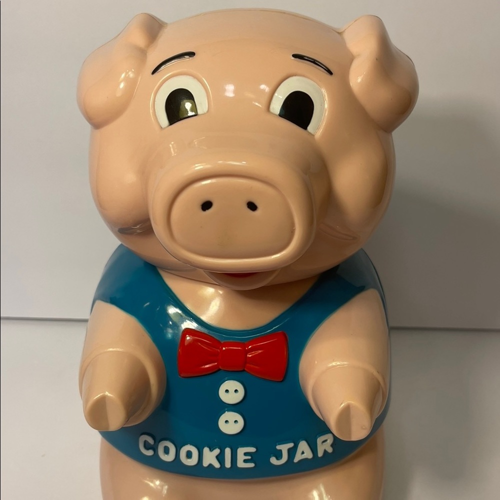 Vintage pig cookie jar, oinking when opened, 1990s by fundamental
Works!